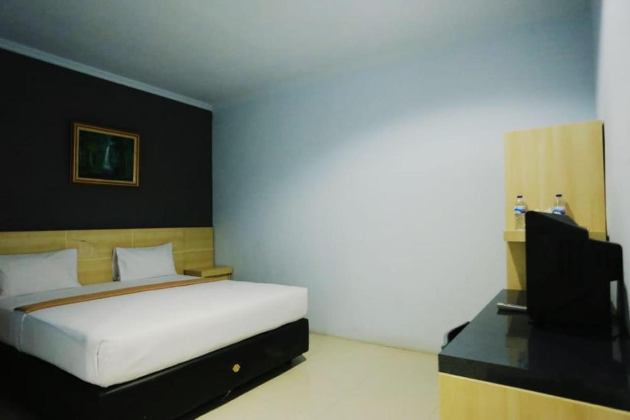 Urbanview Hotel Mulia Indah Palopo Екстериор снимка