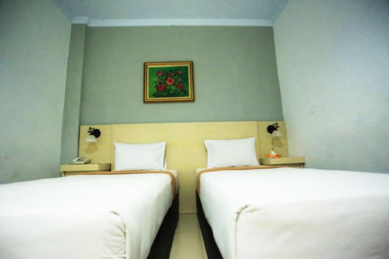 Urbanview Hotel Mulia Indah Palopo Екстериор снимка