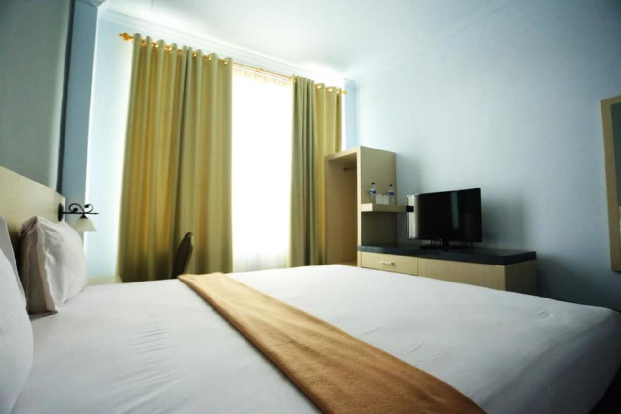 Urbanview Hotel Mulia Indah Palopo Екстериор снимка
