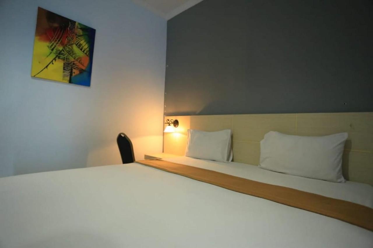 Urbanview Hotel Mulia Indah Palopo Екстериор снимка