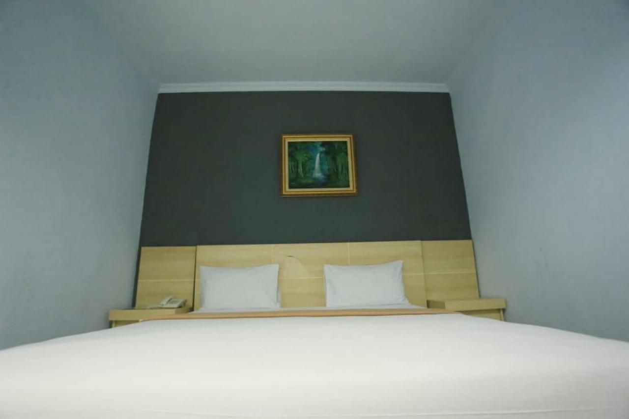 Urbanview Hotel Mulia Indah Palopo Екстериор снимка