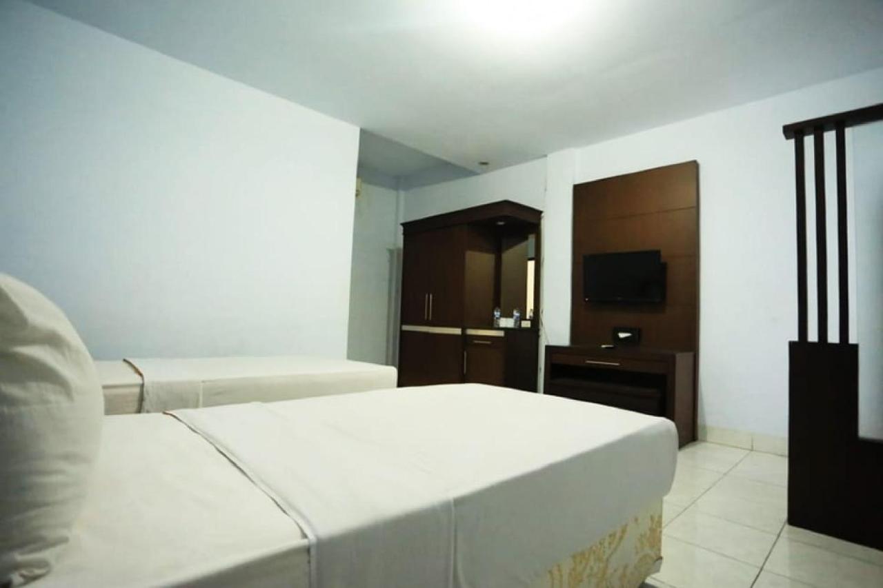 Urbanview Hotel Mulia Indah Palopo Екстериор снимка