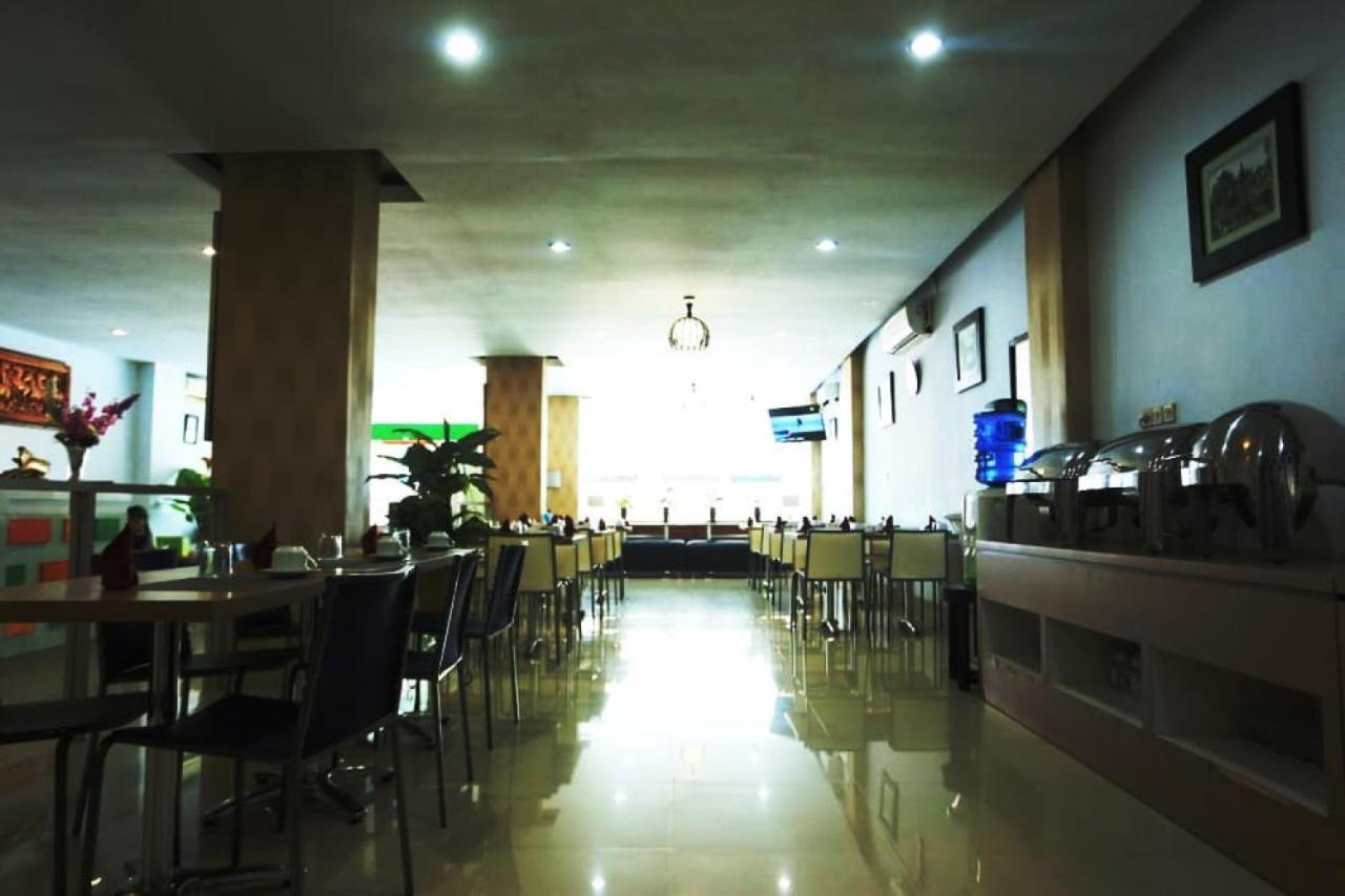Urbanview Hotel Mulia Indah Palopo Екстериор снимка