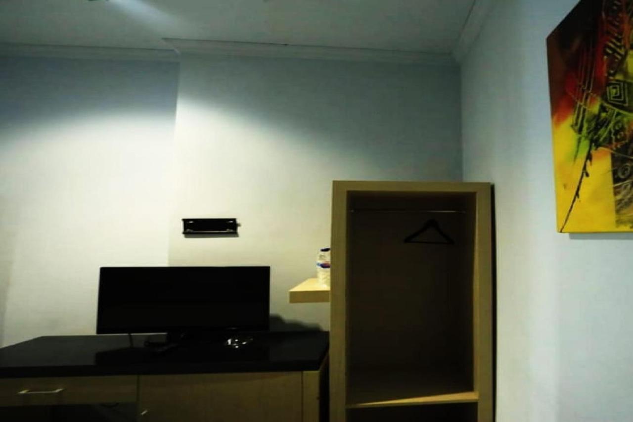 Urbanview Hotel Mulia Indah Palopo Екстериор снимка