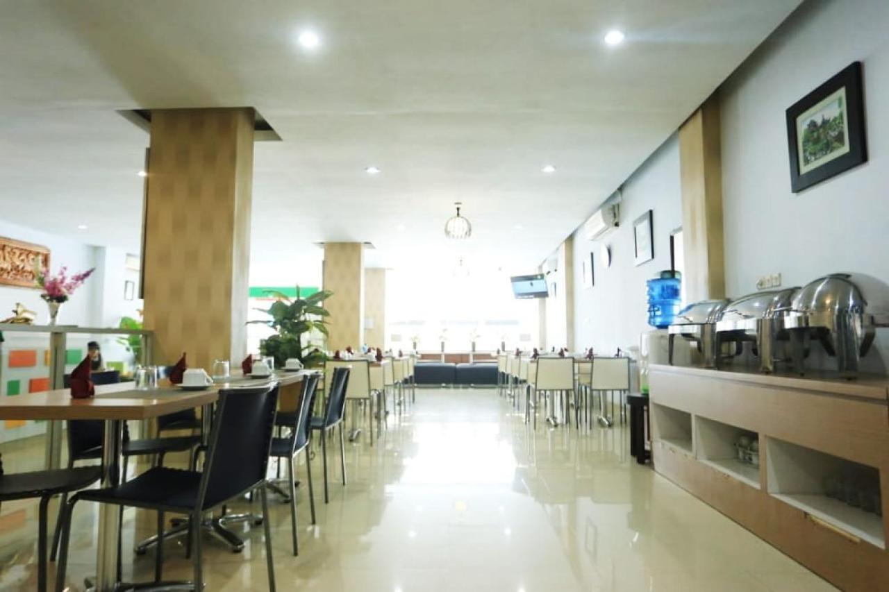 Urbanview Hotel Mulia Indah Palopo Екстериор снимка