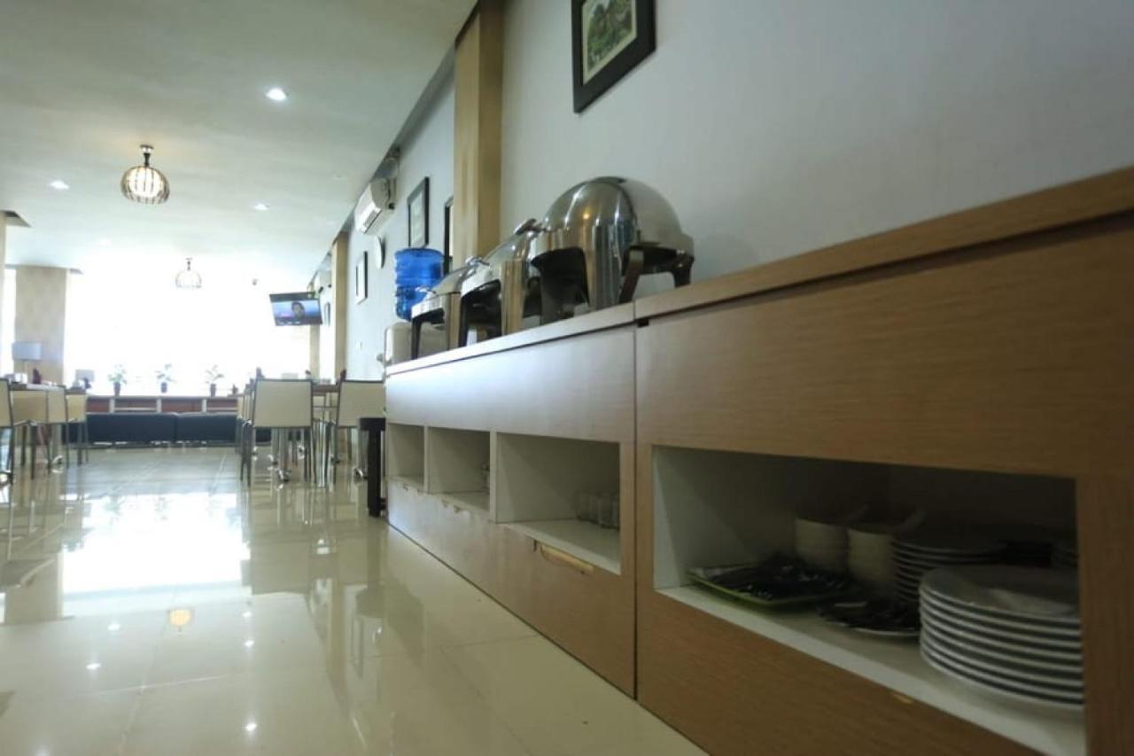 Urbanview Hotel Mulia Indah Palopo Екстериор снимка
