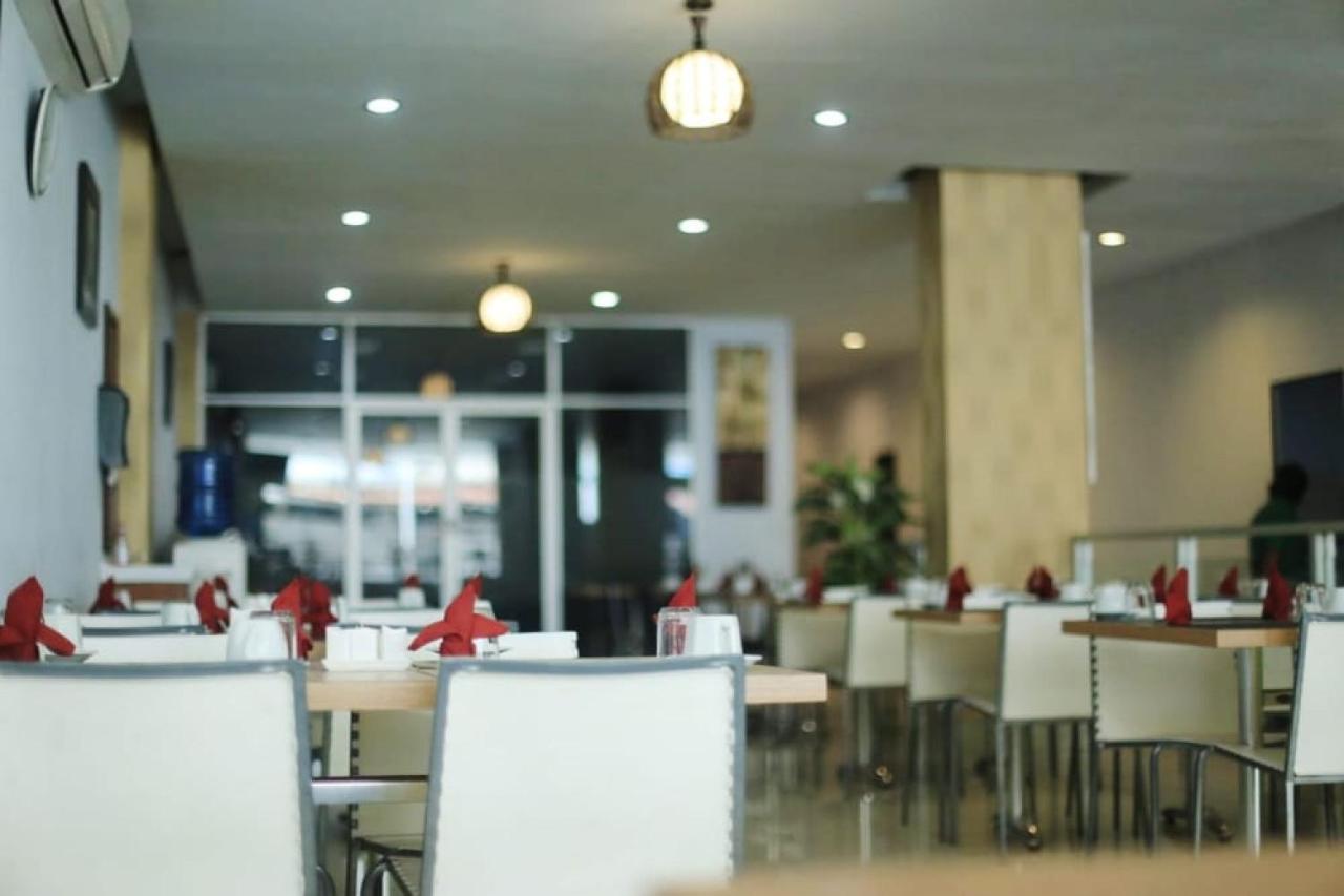Urbanview Hotel Mulia Indah Palopo Екстериор снимка
