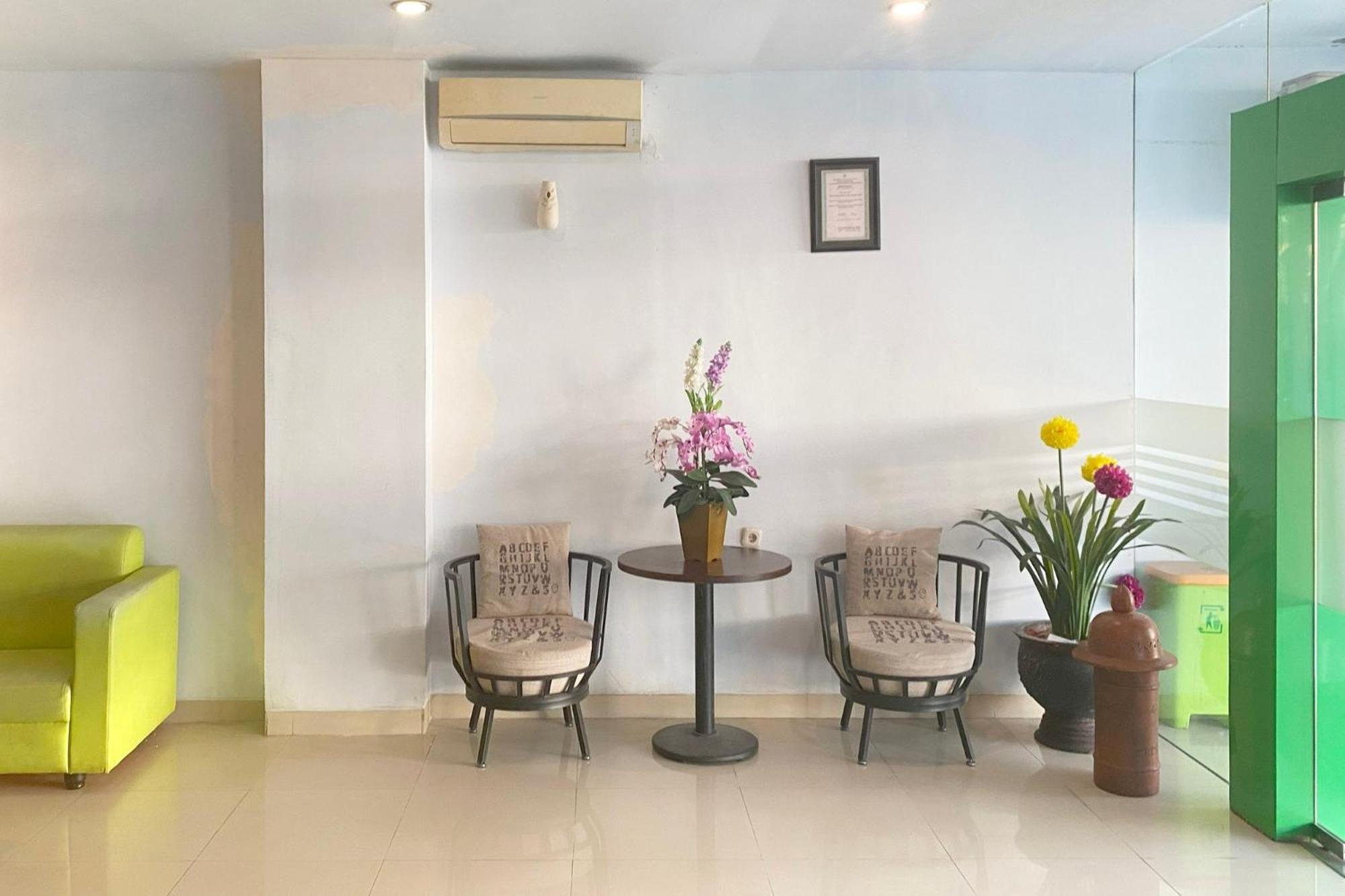 Urbanview Hotel Mulia Indah Palopo Екстериор снимка