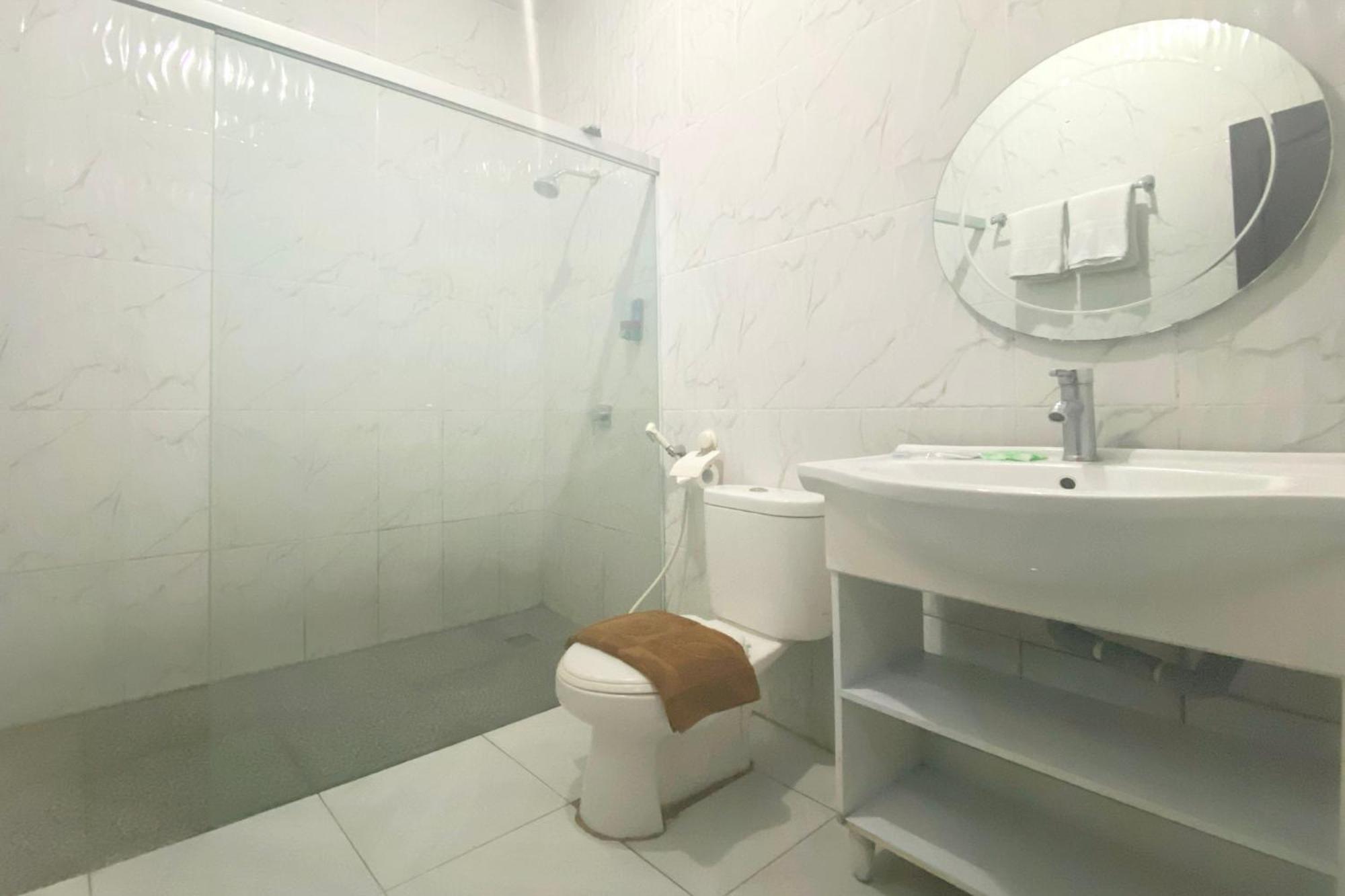 Urbanview Hotel Mulia Indah Palopo Екстериор снимка